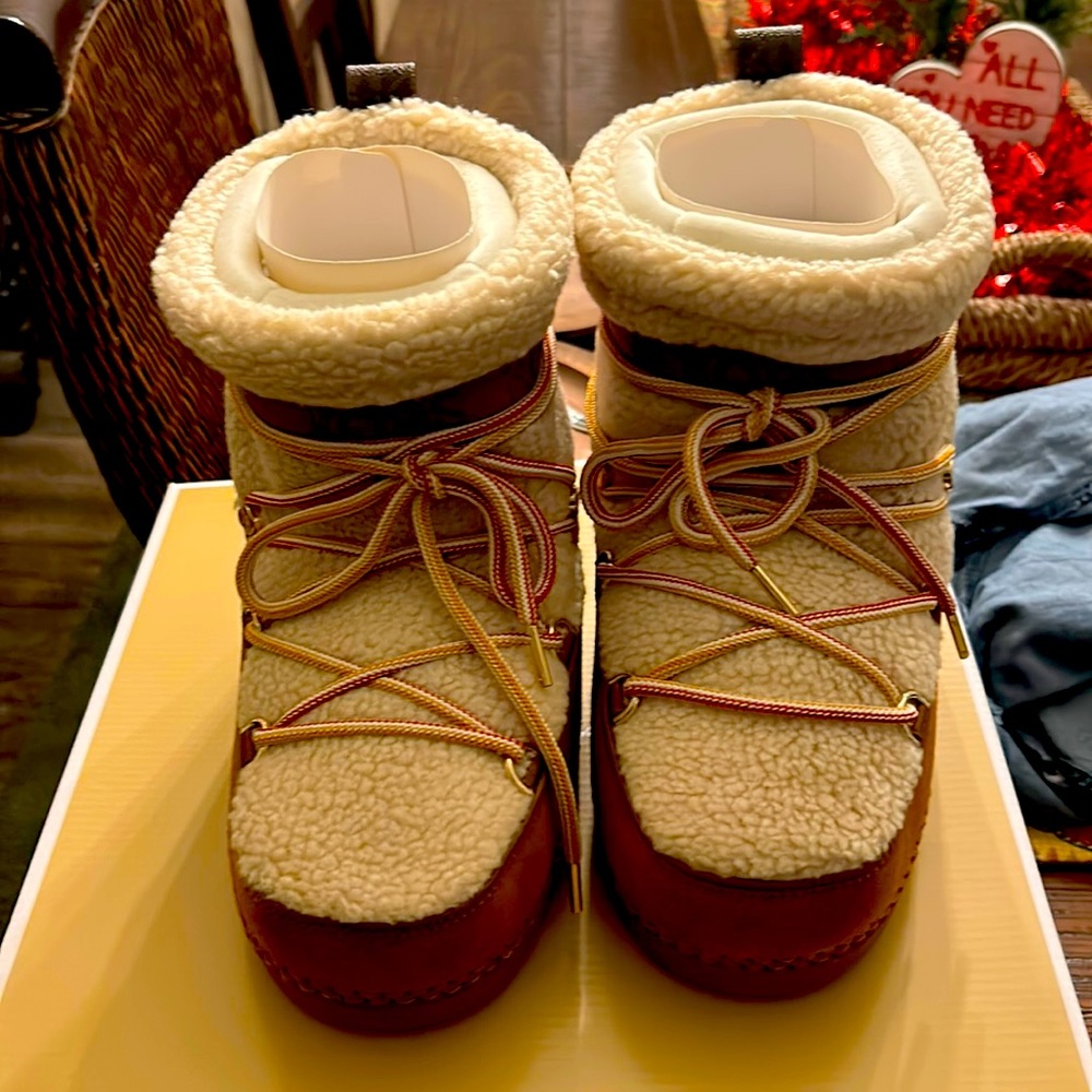 Michael Kors snow boots